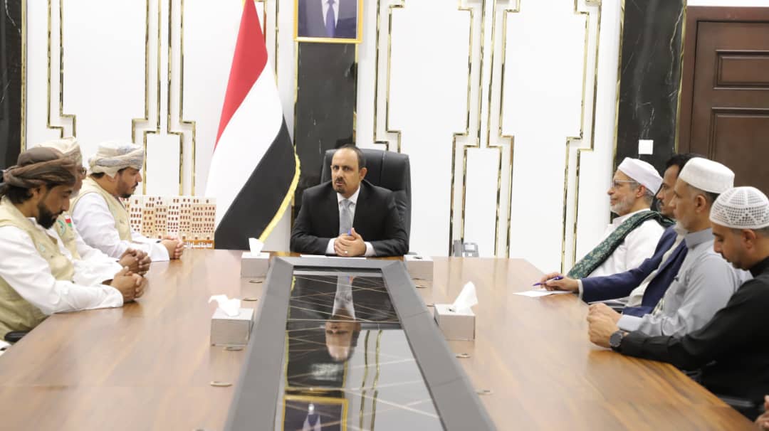 لقاء السلطة المحلية بأصحاب الحملة العمانية